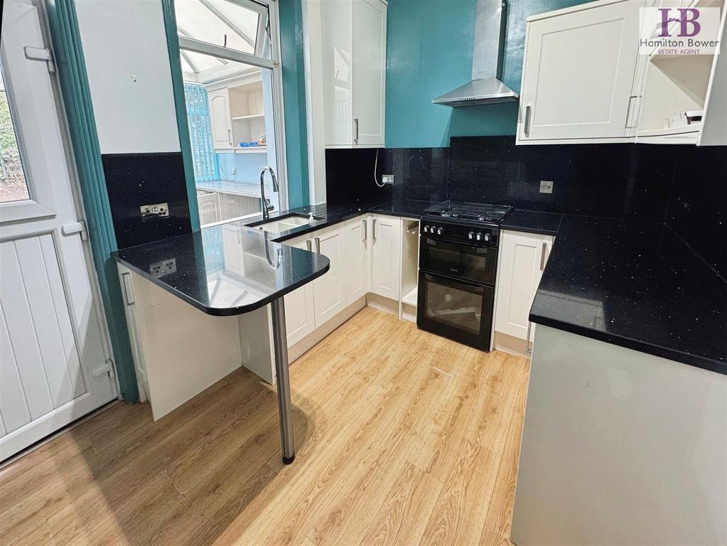 Property photo 3 of 11 21208ce8-4Ashmount9.Jpg