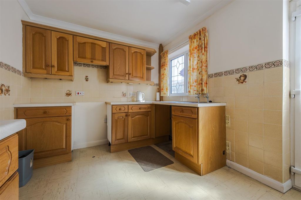 Property photo 3 of 15 Kitchen