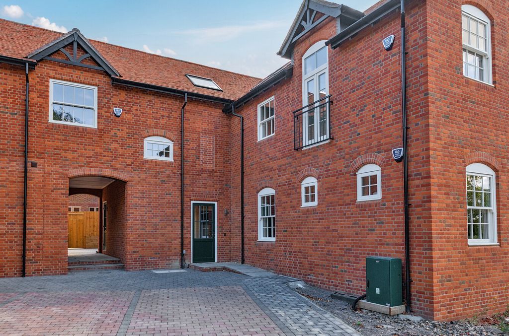 Property photo 1 of 13 1511814-1-6A91617...