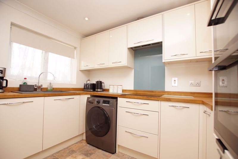 Property photo 3 of 18 Kitchen
