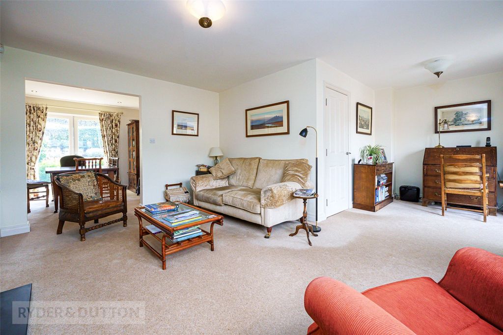 Property photo 2 of 33 Sitting Room