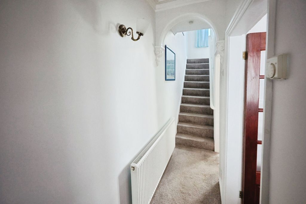 Property photo 2 of 16 Pbox-Img.Jpg