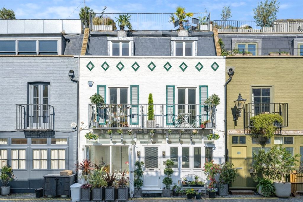 Property photo 2 of 11 External