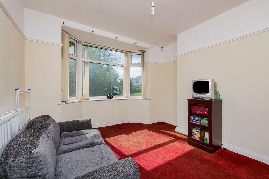 Property photo 3 of 10 Living Room