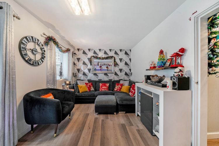 Property photo 2 of 20