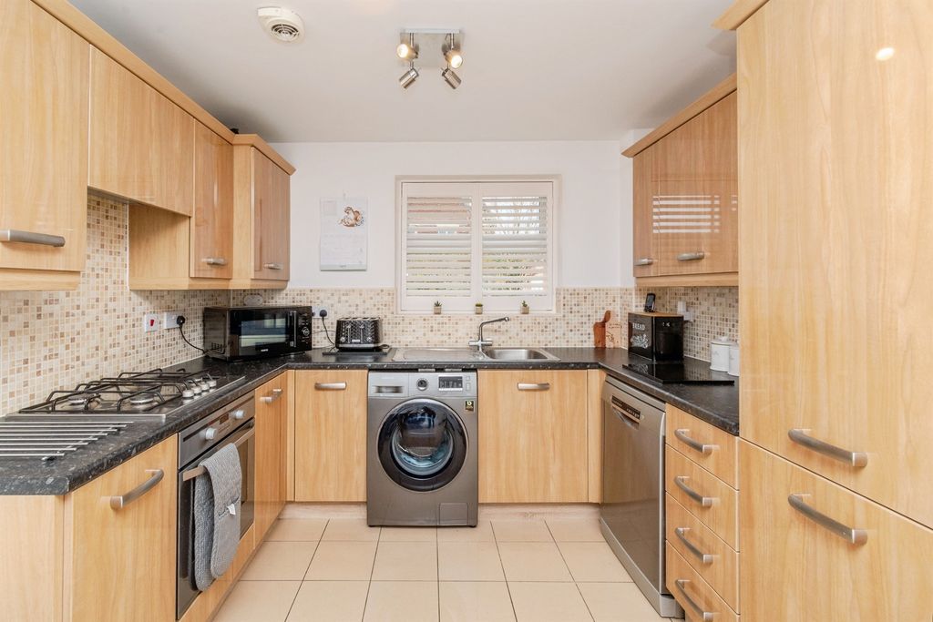 Property photo 2 of 17