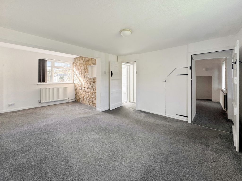 Property photo 3 of 16 Lounge Lhs