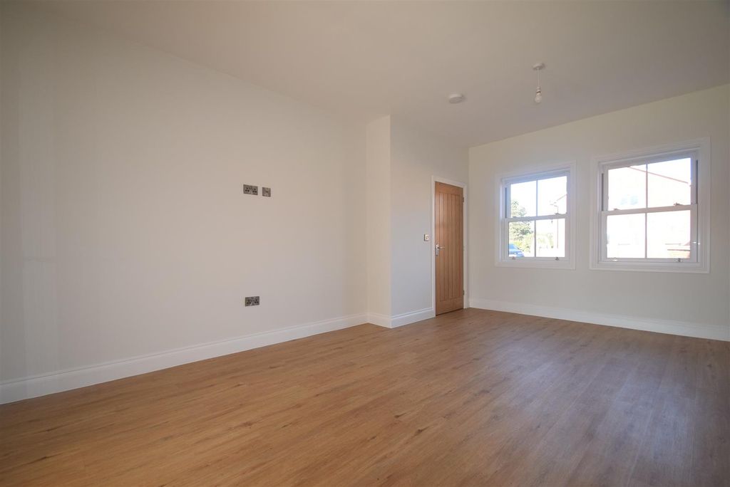 Property photo 2 of 20 Lounge