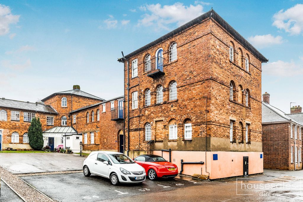 Property photo 1 of 18