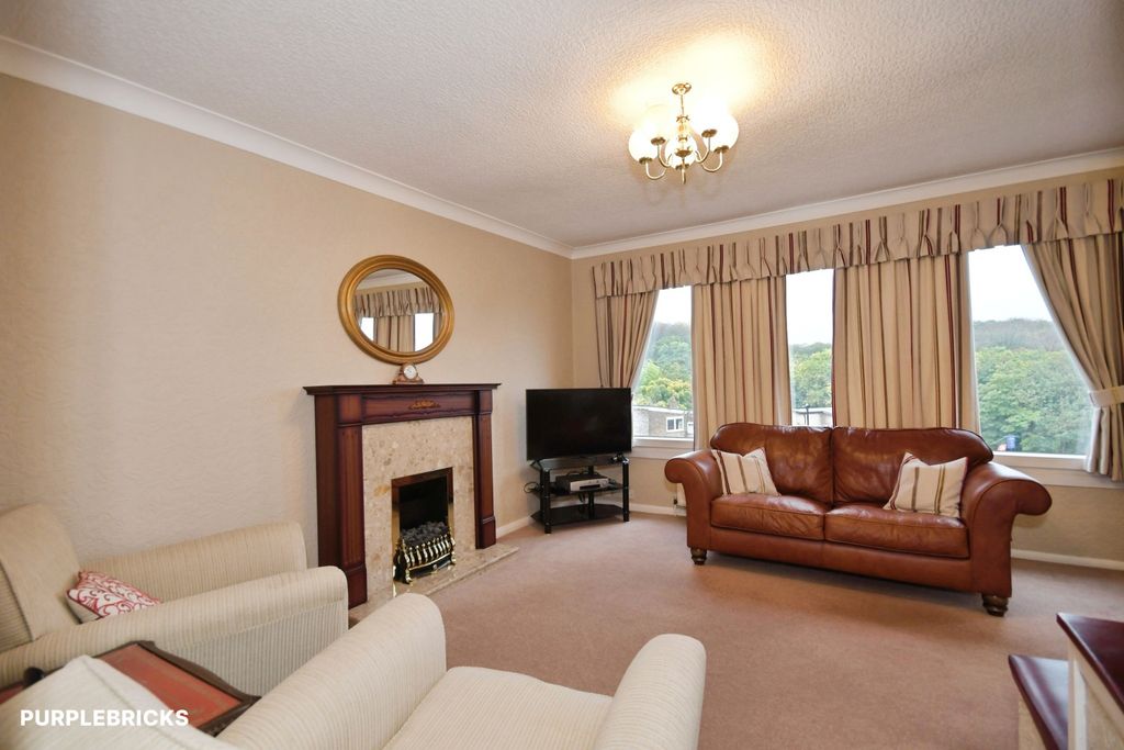 Property photo 2 of 28