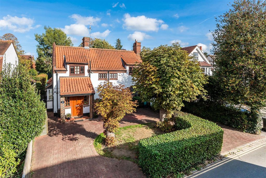 Property photo 1 of 26 16-Linden-Road-8-1.Jpg