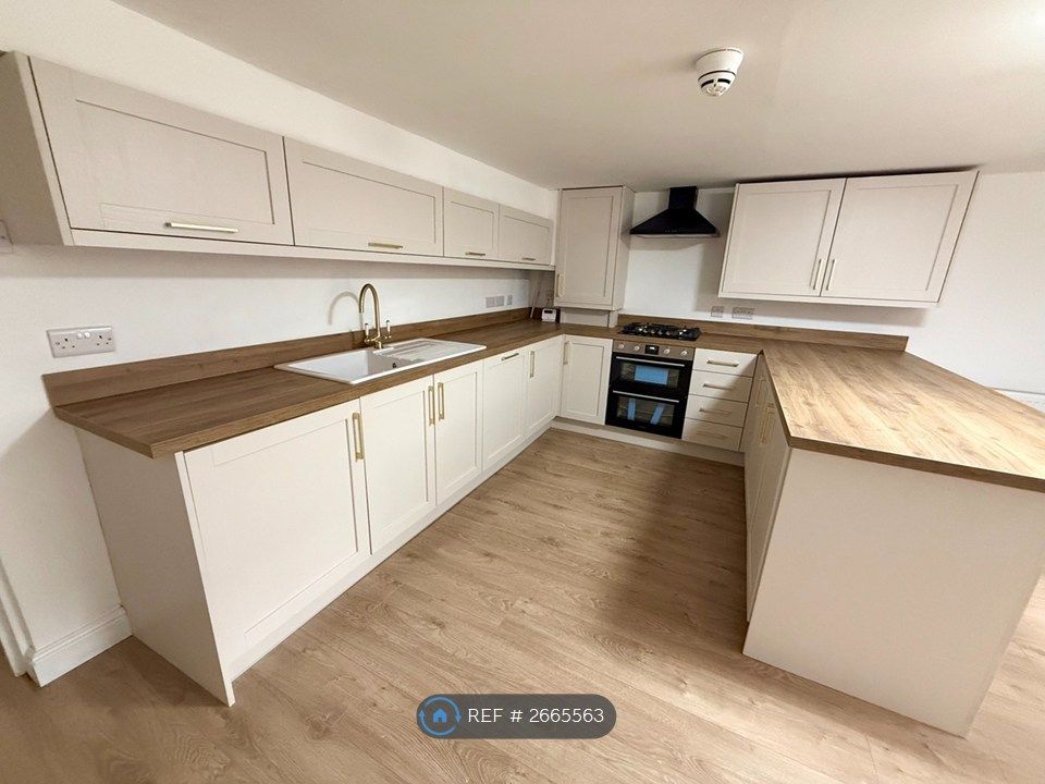 Property photo 2 of 10 Kitchen