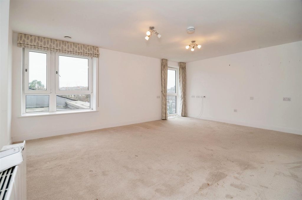 Property photo 2 of 25 50Miamihouseprincesroadchelmsfordcm29Ge-6.Jpg