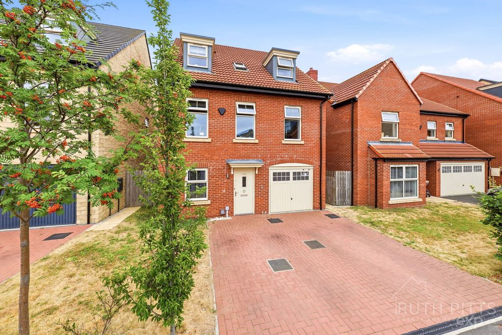 Property photo 2 of 34