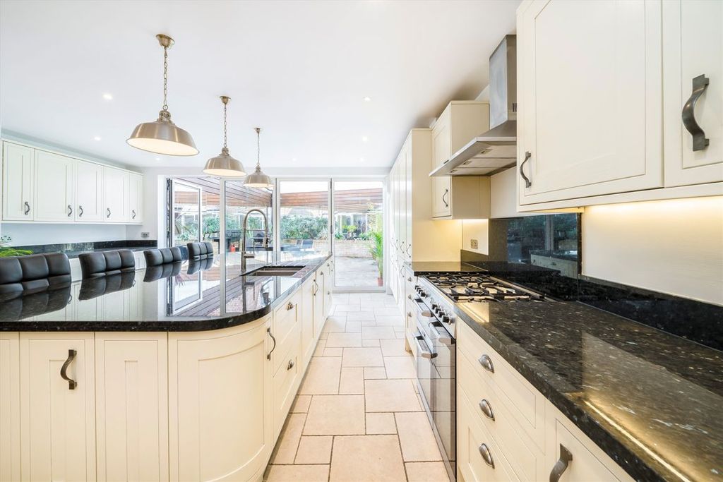 Property photo 2 of 9