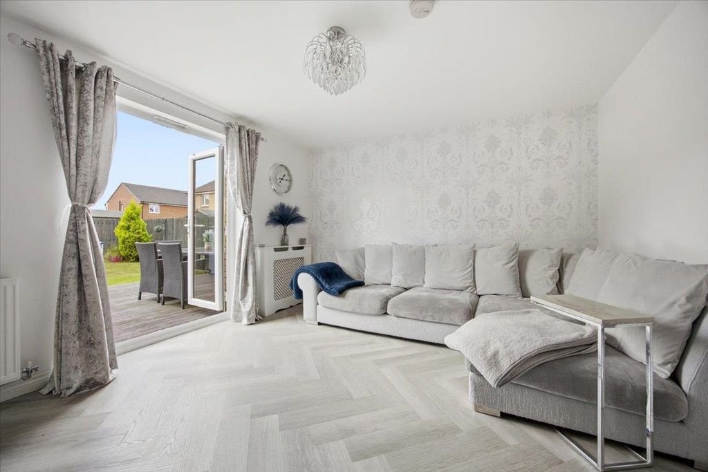 Property photo 2 of 20 13-64_Lindores_Drive_Stepps_031.Jpg