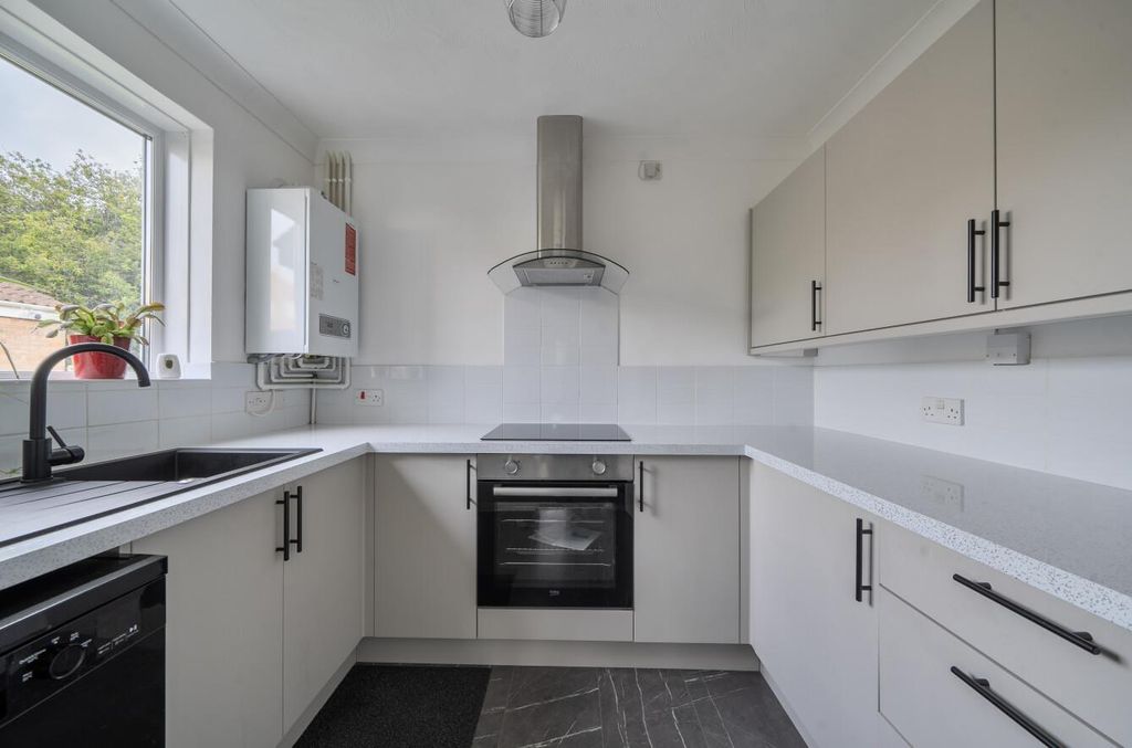 Property photo 3 of 24 1441563-19-69d75878A0Ef8.Jpg