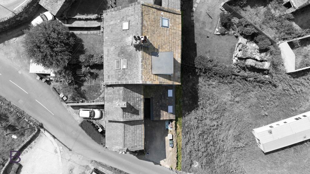 Property photo 2 of 31