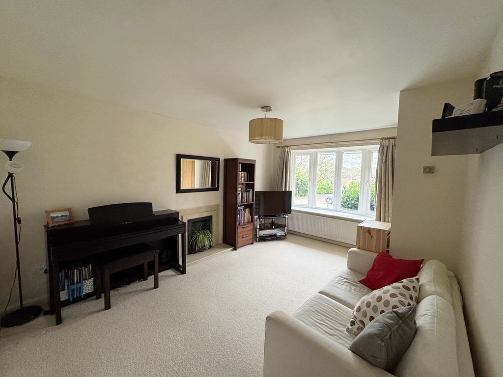 Property photo 2 of 18 Lounge