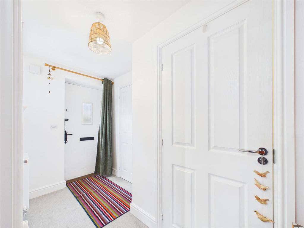 Property photo 2 of 12 Entrance Hall