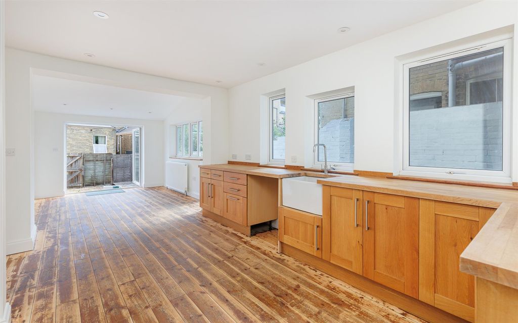 Property photo 2 of 30
