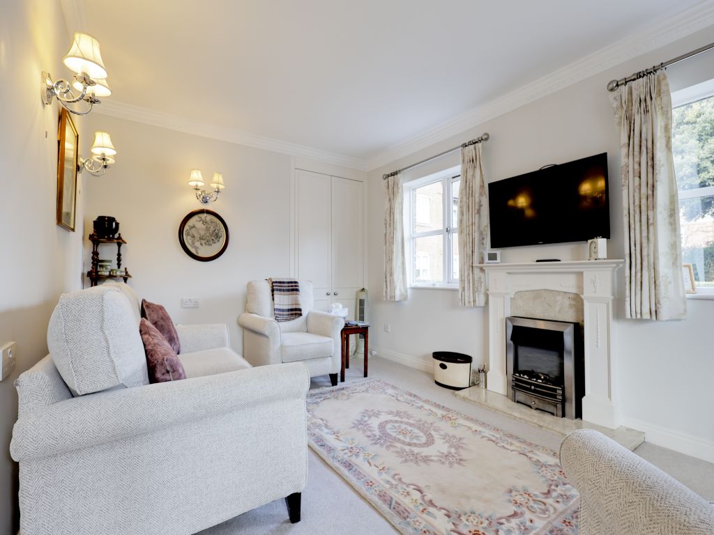 Property photo 2 of 9 1MMC - Living Area