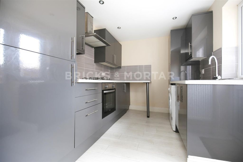 Property photo 1 of 7 H2Jt4Pnf571Jpog4Myxvyxzjdsy.Jpg