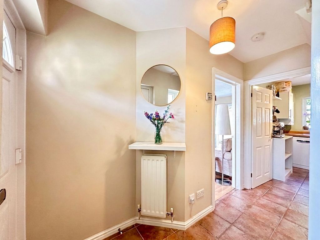 Property photo 2 of 16 Entrance Hall