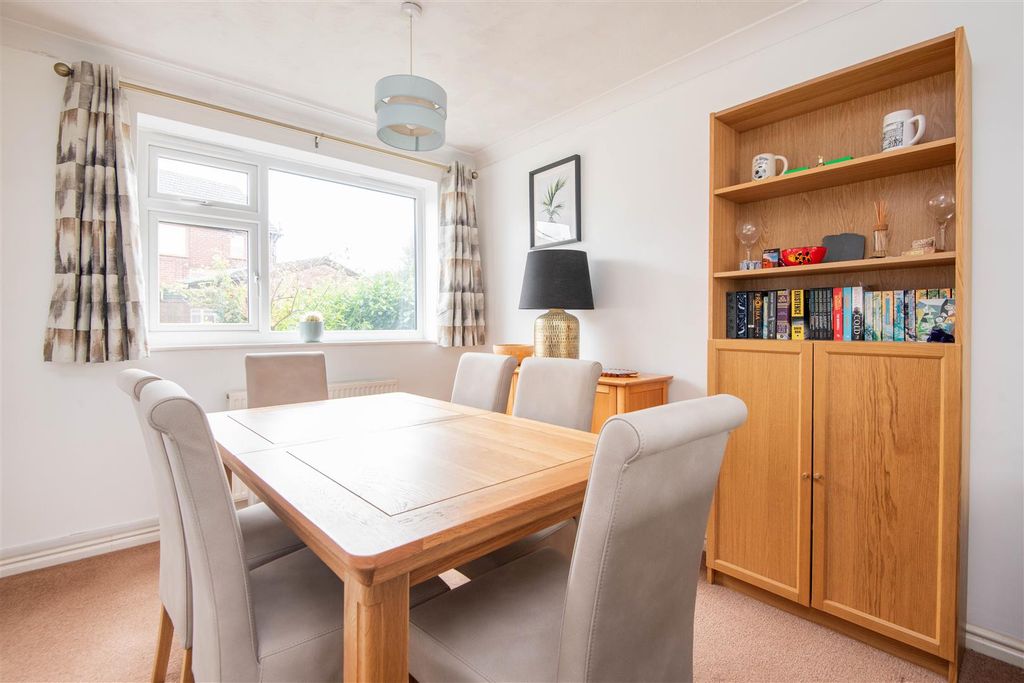 Property photo 3 of 15 Dining Room