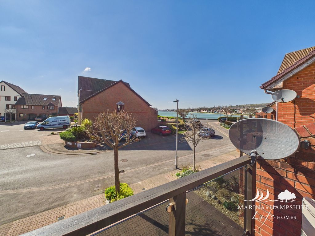 Property photo 3 of 27 Cam03691G0-Pr0047-Still026