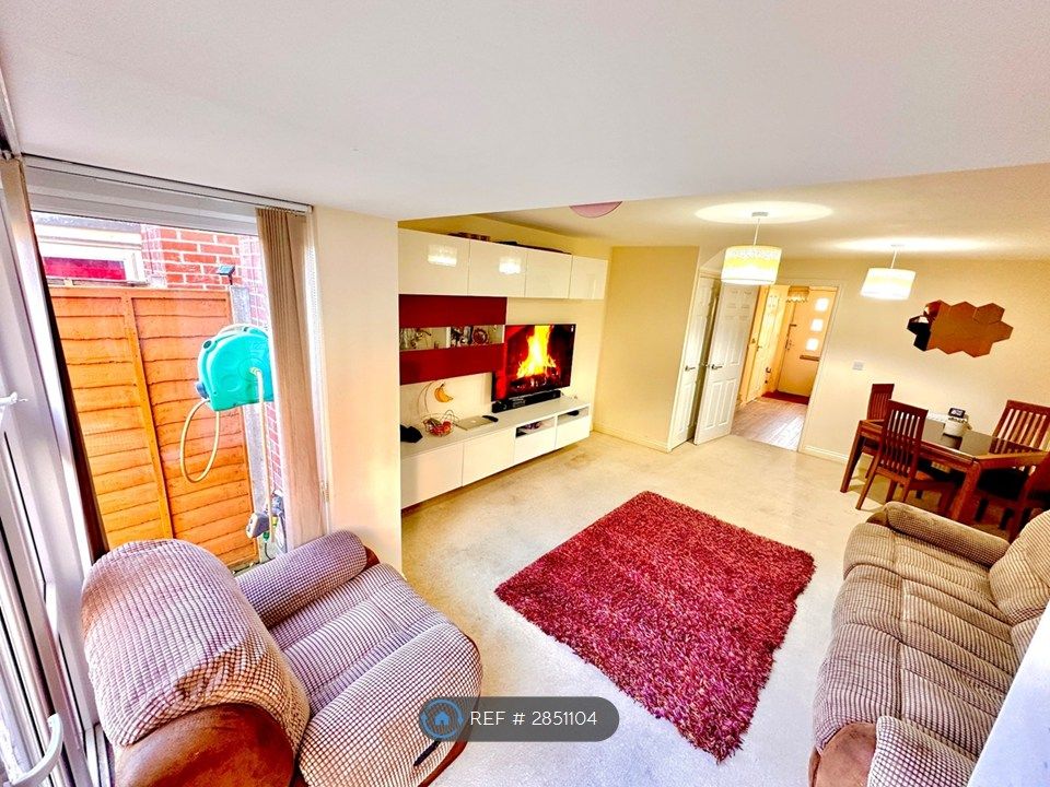 Property photo 3 of 22 Lounge1