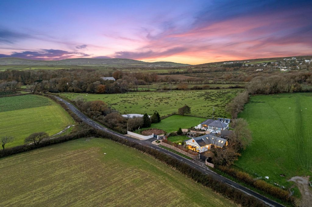 Property photo 2 of 39