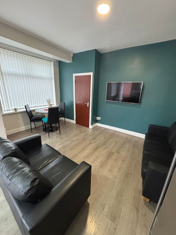 Property photo 1 of 15 Kippax Street