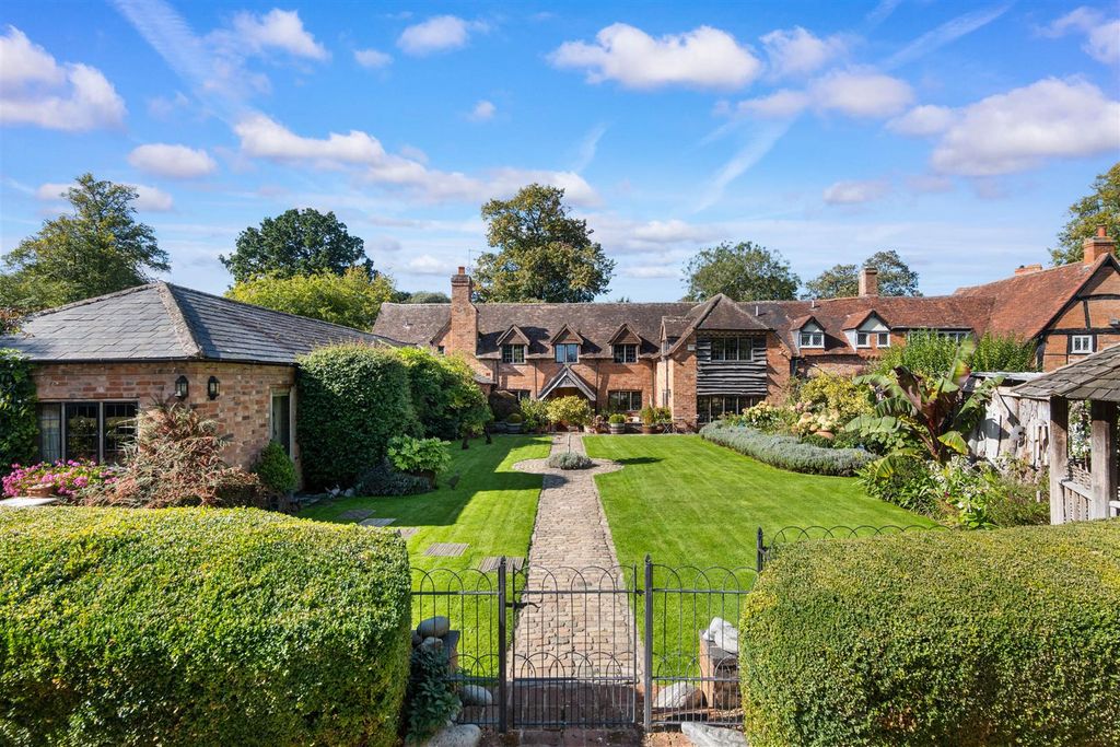 Property photo 1 of 28