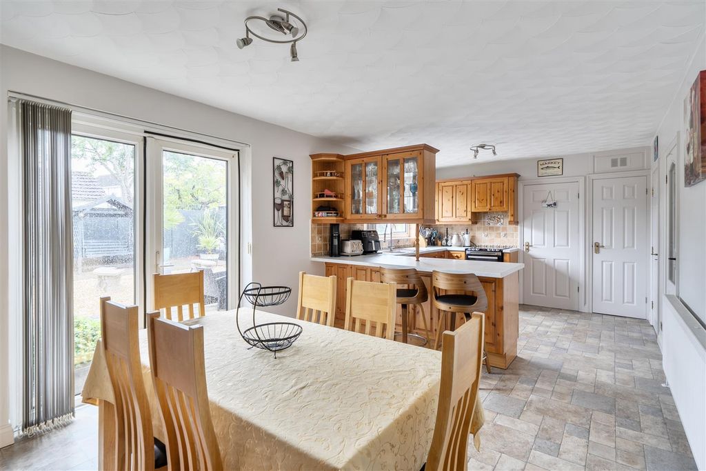 Property photo 3 of 22 Dining Area