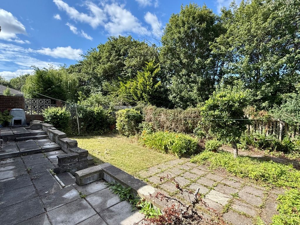 Property photo 3 of 12 Garden