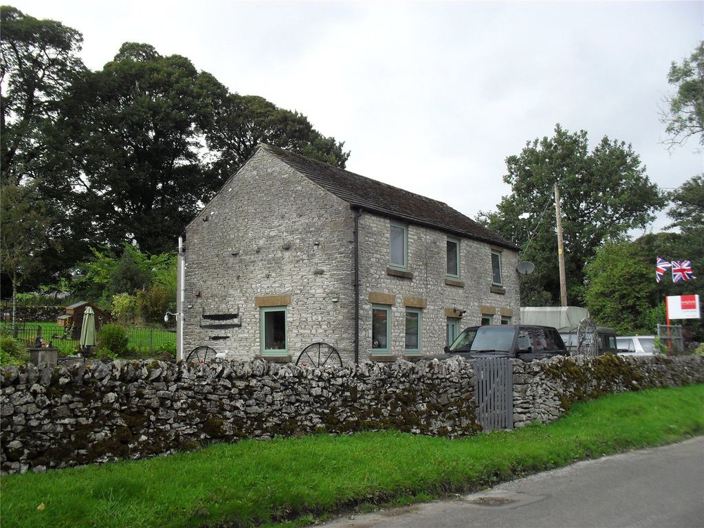 Property photo 2 of 18 Front