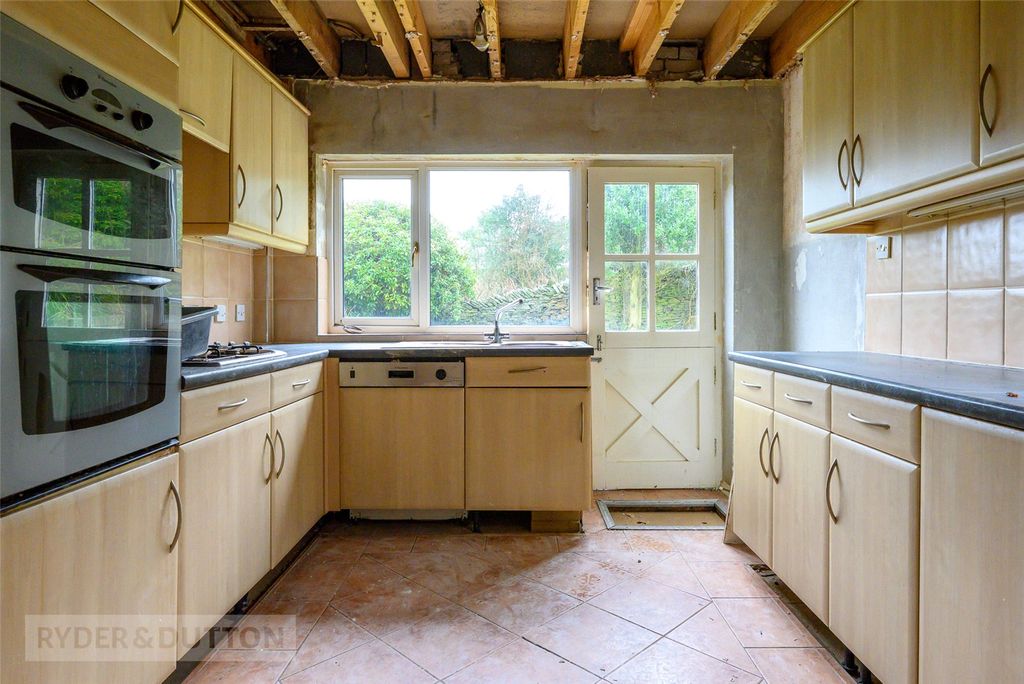Property photo 2 of 25 Kitchen