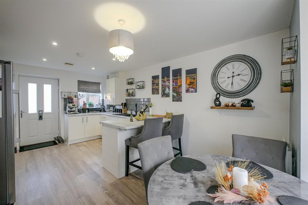 Property photo 2 of 17 Kitchen/Dining Room