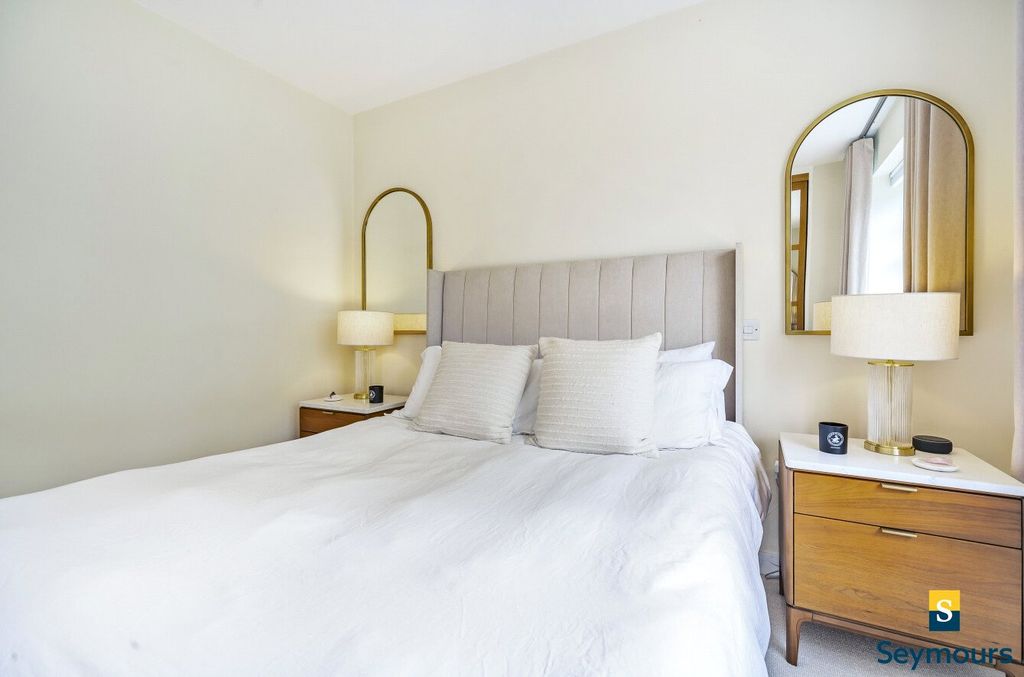 Additional image 18 of 2 bed flat for saleGuildford, Surrey GU1