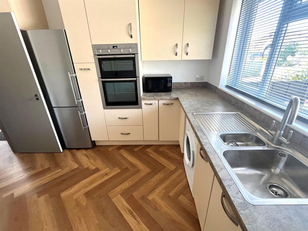 Additional image 8 of 4 bed semi-detached house for saleHutton Close, Westbury-On-Trym, Bristol BS9