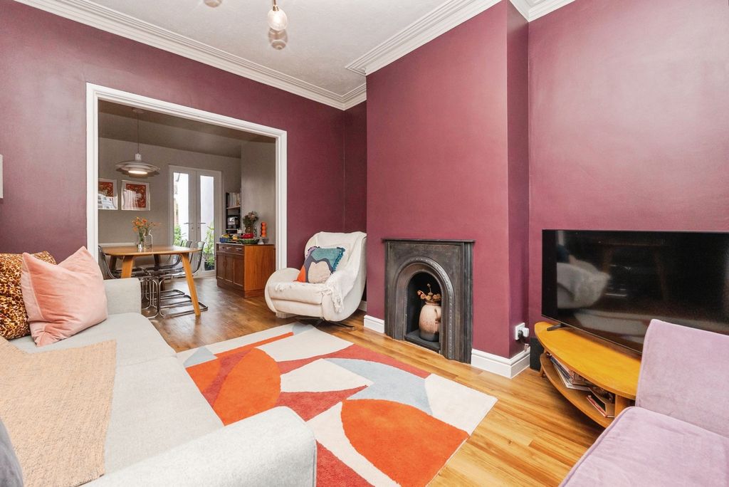 Property photo 3 of 20 Pbox-Img.Jpg