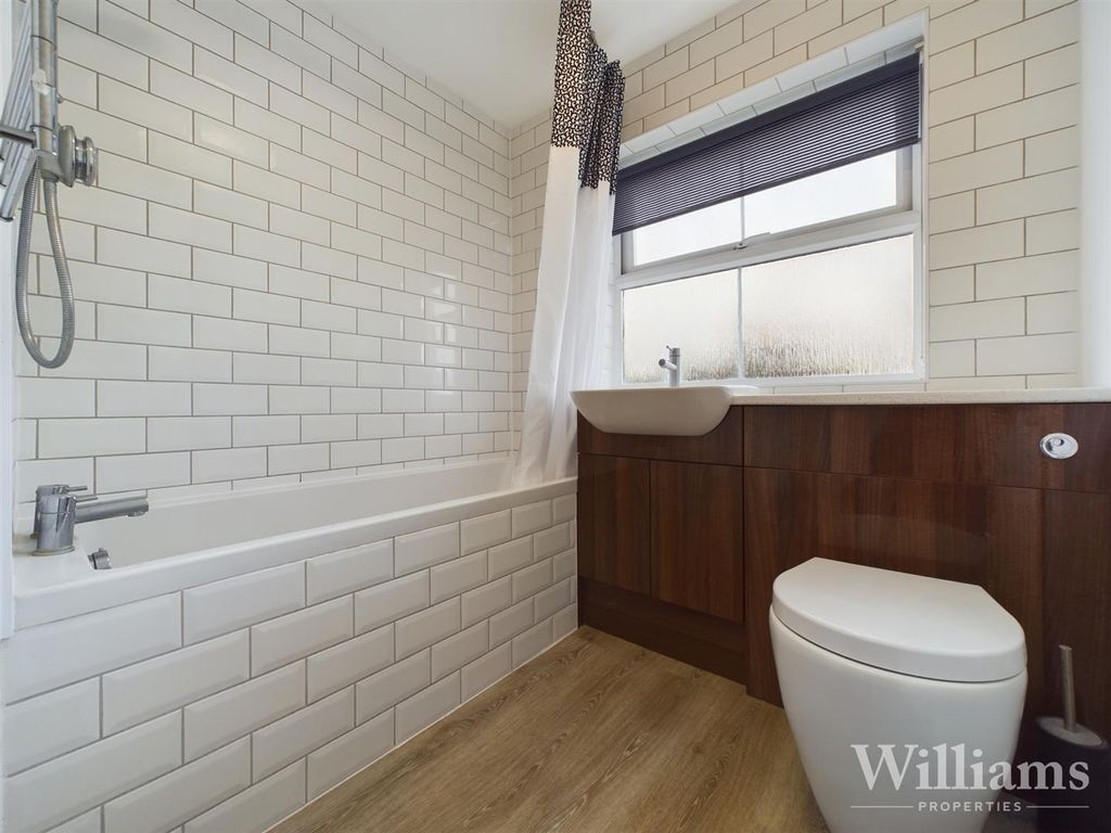 Property photo 3 of 13 Cam01579G0-Pr0095-Still013.Jpg