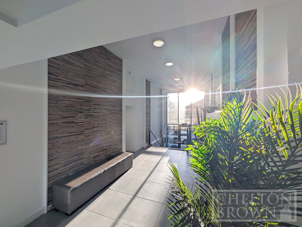Property photo 3 of 17 Lobby