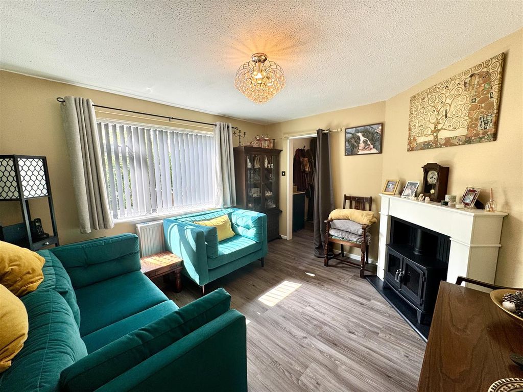 Property photo 2 of 19 Lounge