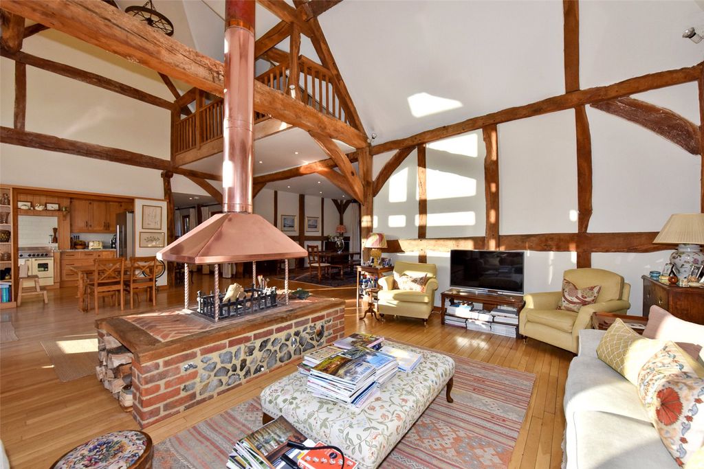 Property photo 2 of 14 Sitting Area