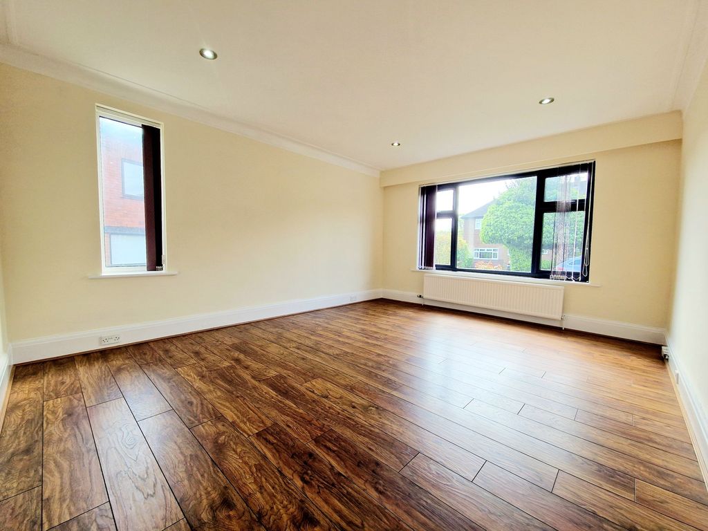 Property photo 3 of 37