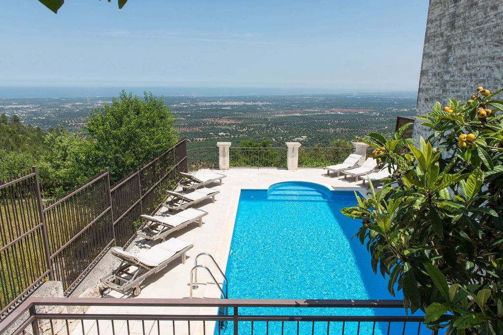 Property photo 1 of 32