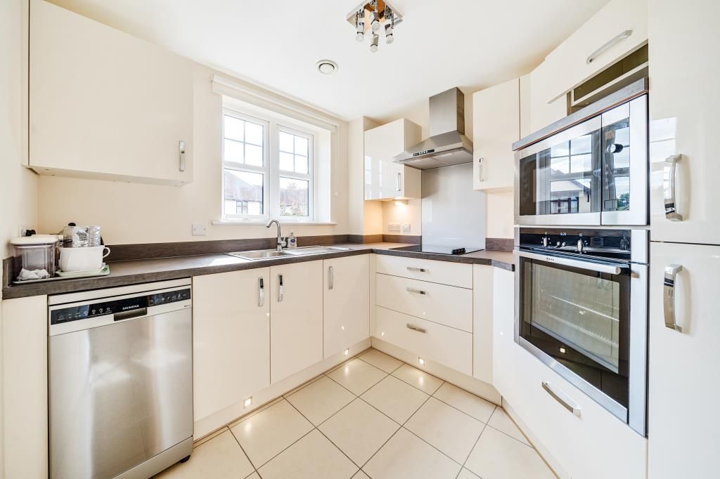 Property photo 3 of 11 Kitchen