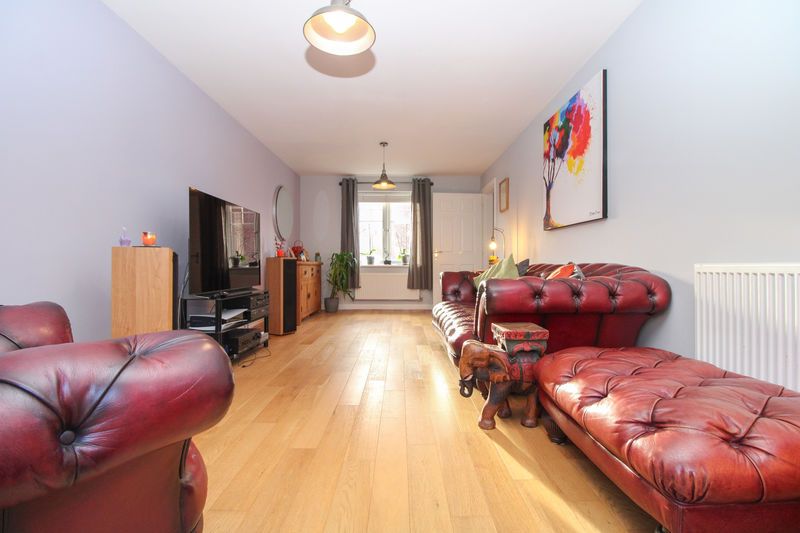 Property photo 2 of 17 Lounge